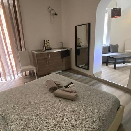 Petros Room Camere Салерно Екстер'єр фото