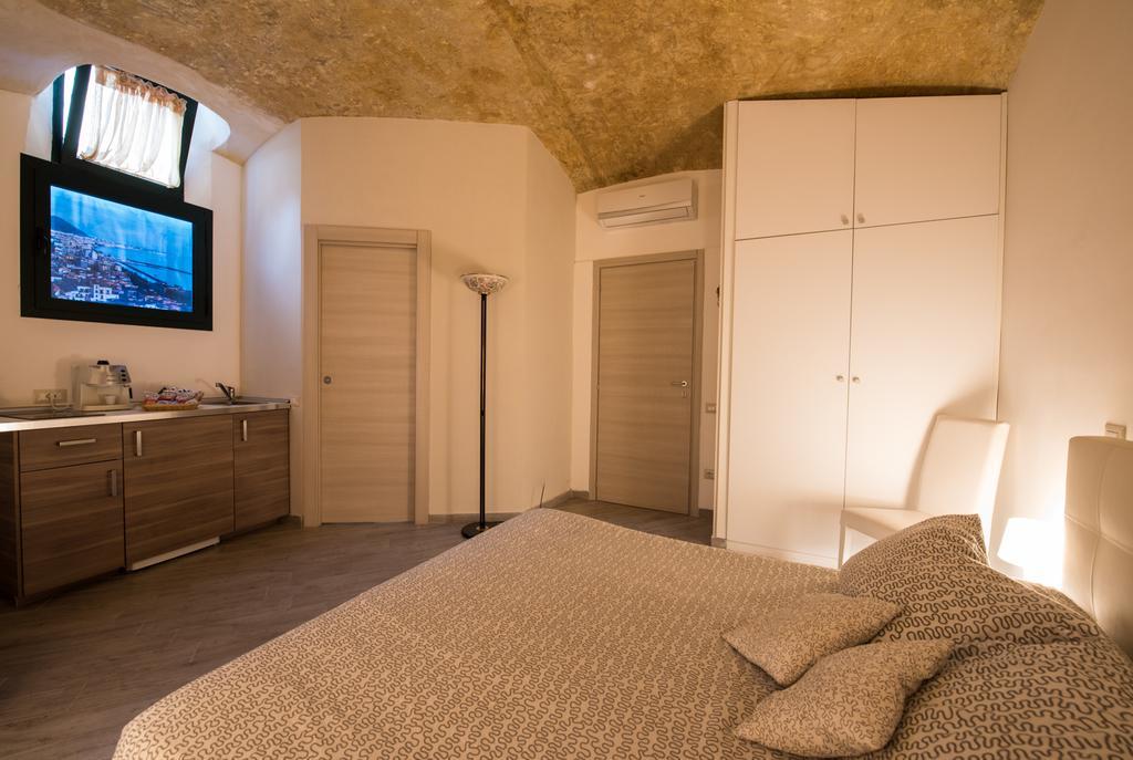Petros Room Camere Салерно Екстер'єр фото
