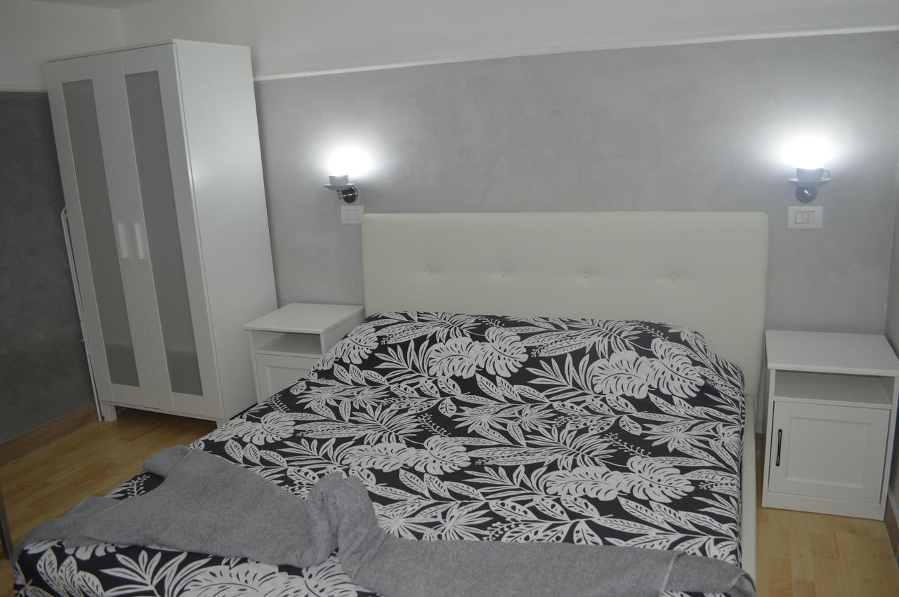 Petros Room Camere Салерно Екстер'єр фото